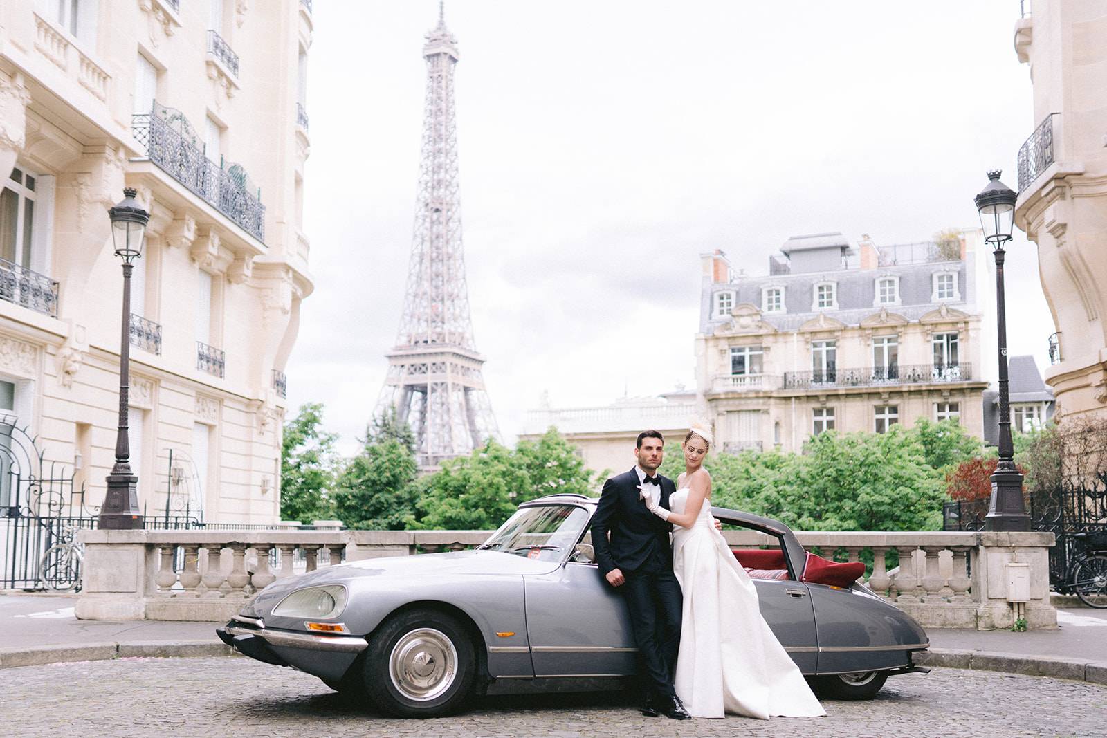 Rent a French classic car for your wedding in Bordeaux region